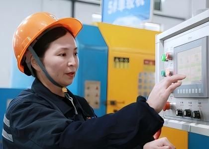 “寶藏大姐” 牛澤芳：17 年匠心堅(jiān)守，從學(xué)徒逆襲 “免檢標(biāo)桿”